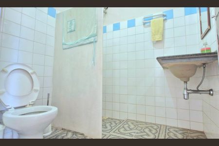 Casa de condomínio à venda com 860m², 5 quartos e 4 vagas Casa de condomínio à venda com 860m², 5 quartos e 4 vagasBanheiro de Serviço