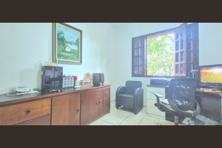 Casa de condomínio à venda com 860m², 5 quartos e 4 vagas Casa de condomínio à venda com 860m², 5 quartos e 4 vagasQuarto 3