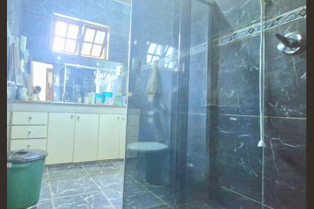 Casa de condomínio à venda com 860m², 5 quartos e 4 vagas Casa de condomínio à venda com 860m², 5 quartos e 4 vagasBanheiro social 2