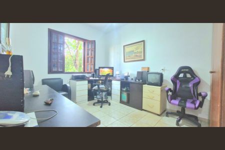 Casa de condomínio à venda com 860m², 5 quartos e 4 vagas Casa de condomínio à venda com 860m², 5 quartos e 4 vagasQuarto 2