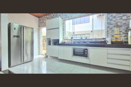 Casa de condomínio à venda com 860m², 5 quartos e 4 vagas Casa de condomínio à venda com 860m², 5 quartos e 4 vagasCozinha