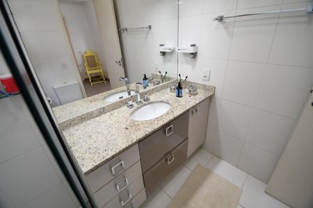 Apartamento à venda com 137m², 3 quartos e 3 vagasBanheiro da Suíte 1