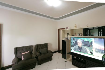 Casa à venda com 156m², 3 quartos e 2 vagas Casa à venda com 156m², 3 quartos e 2 vagasSala