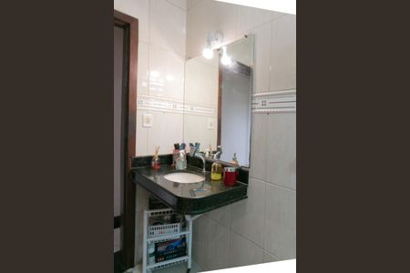 Casa à venda com 156m², 3 quartos e 2 vagas Casa à venda com 156m², 3 quartos e 2 vagasBanheiro Social