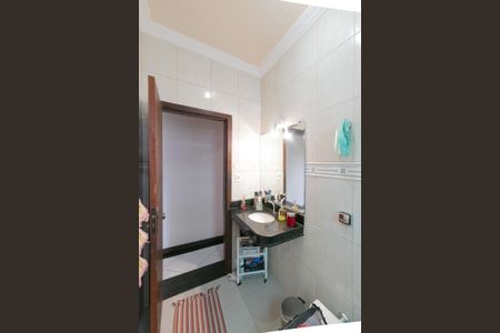 Casa à venda com 156m², 3 quartos e 2 vagas Casa à venda com 156m², 3 quartos e 2 vagasBanheiro Social