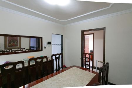 Casa à venda com 156m², 3 quartos e 2 vagas Casa à venda com 156m², 3 quartos e 2 vagasCopa