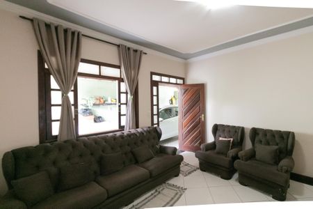 Casa à venda com 156m², 3 quartos e 2 vagas Casa à venda com 156m², 3 quartos e 2 vagasSala