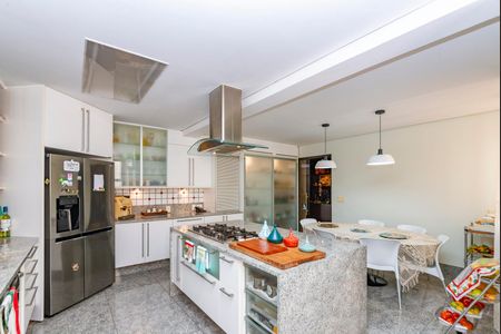 Apartamento à venda com 486m², 4 quartos e 5 vagas Apartamento à venda com 486m², 4 quartos e 5 vagasCozinha