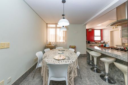 Apartamento à venda com 486m², 4 quartos e 5 vagas Apartamento à venda com 486m², 4 quartos e 5 vagasCozinha