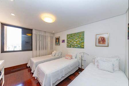 Apartamento à venda com 486m², 4 quartos e 5 vagas Apartamento à venda com 486m², 4 quartos e 5 vagasSuíte 2