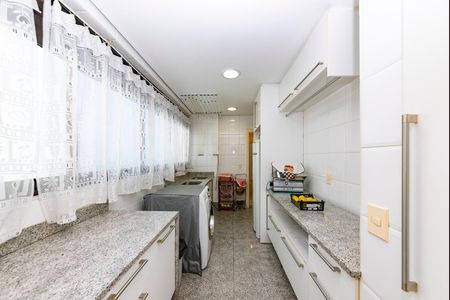 Apartamento à venda com 486m², 4 quartos e 5 vagas Apartamento à venda com 486m², 4 quartos e 5 vagasÁrea de Serviço
