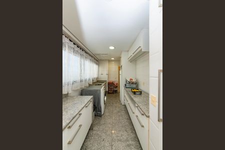 Apartamento à venda com 486m², 4 quartos e 5 vagas Apartamento à venda com 486m², 4 quartos e 5 vagasÁrea de Serviço