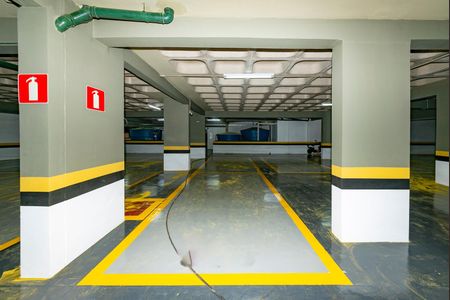 Apartamento à venda com 486m², 4 quartos e 5 vagas Apartamento à venda com 486m², 4 quartos e 5 vagasGaragem