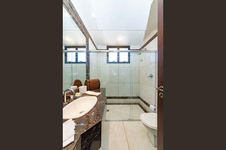 Apartamento à venda com 486m², 4 quartos e 5 vagas Apartamento à venda com 486m², 4 quartos e 5 vagasBanheiro da Suíte 4