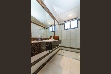 Apartamento à venda com 486m², 4 quartos e 5 vagas Apartamento à venda com 486m², 4 quartos e 5 vagasBanheiro da Suíte 4