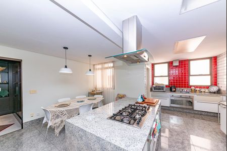 Apartamento à venda com 486m², 4 quartos e 5 vagas Apartamento à venda com 486m², 4 quartos e 5 vagasCozinha