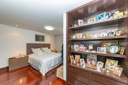 Apartamento à venda com 486m², 4 quartos e 5 vagas Apartamento à venda com 486m², 4 quartos e 5 vagasSuíte 3