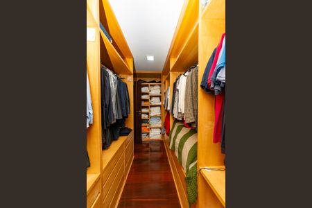 Apartamento à venda com 486m², 4 quartos e 5 vagas Apartamento à venda com 486m², 4 quartos e 5 vagasCloset da suíte 1