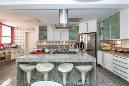 Apartamento à venda com 486m², 4 quartos e 5 vagas Apartamento à venda com 486m², 4 quartos e 5 vagasCozinha