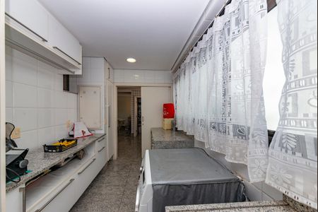 Apartamento à venda com 486m², 4 quartos e 5 vagas Apartamento à venda com 486m², 4 quartos e 5 vagasÁrea de Serviço