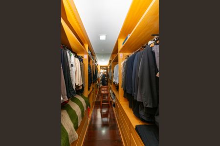 Apartamento à venda com 486m², 4 quartos e 5 vagas Apartamento à venda com 486m², 4 quartos e 5 vagasCloset da suíte 1