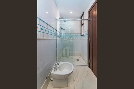 Apartamento à venda com 486m², 4 quartos e 5 vagas Apartamento à venda com 486m², 4 quartos e 5 vagasBanheiro da Suíte 2