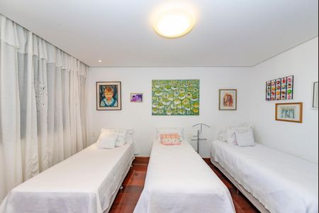 Apartamento à venda com 486m², 4 quartos e 5 vagas Apartamento à venda com 486m², 4 quartos e 5 vagasSuíte 2