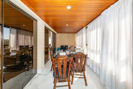 Apartamento à venda com 486m², 4 quartos e 5 vagas Apartamento à venda com 486m², 4 quartos e 5 vagasVaranda da Sala 2