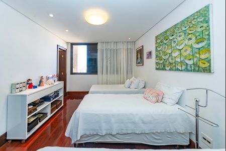 Apartamento à venda com 486m², 4 quartos e 5 vagas Apartamento à venda com 486m², 4 quartos e 5 vagasSuíte 2