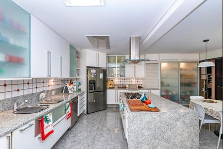 Apartamento à venda com 486m², 4 quartos e 5 vagas Apartamento à venda com 486m², 4 quartos e 5 vagasCozinha