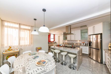 Apartamento à venda com 486m², 4 quartos e 5 vagas Apartamento à venda com 486m², 4 quartos e 5 vagasCozinha