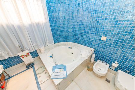 Apartamento à venda com 486m², 4 quartos e 5 vagas Apartamento à venda com 486m², 4 quartos e 5 vagasBanheiro da Suíte 1