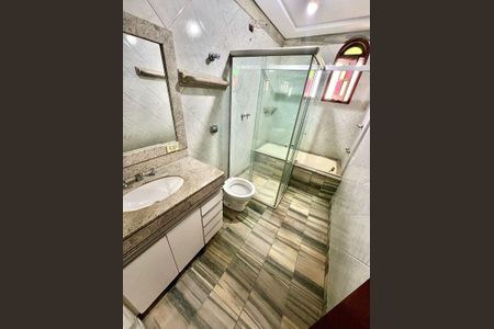 Casa à venda com 161m², 5 quartos e 6 vagas Casa à venda com 161m², 5 quartos e 6 vagasBanheiro da Suíte