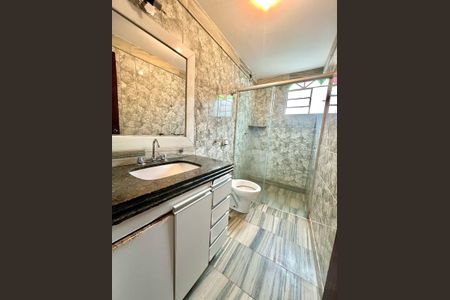 Casa à venda com 161m², 5 quartos e 6 vagas Casa à venda com 161m², 5 quartos e 6 vagasBanheiro 2