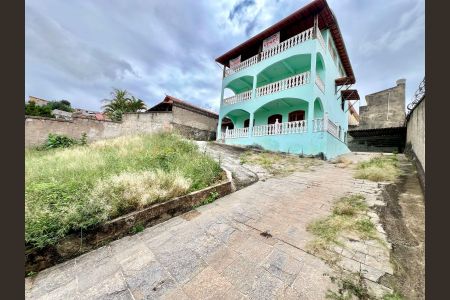 Casa à venda com 161m², 5 quartos e 6 vagas Casa à venda com 161m², 5 quartos e 6 vagasÁrea externa Frente