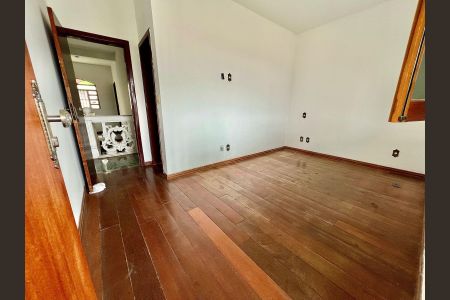 Casa à venda com 161m², 5 quartos e 6 vagas Casa à venda com 161m², 5 quartos e 6 vagasSuíte