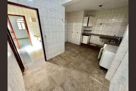 Casa à venda com 161m², 5 quartos e 6 vagas Casa à venda com 161m², 5 quartos e 6 vagasCozinha