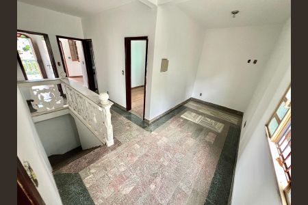 Casa à venda com 161m², 5 quartos e 6 vagas Casa à venda com 161m², 5 quartos e 6 vagasAcesso aos quartos