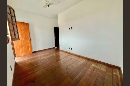 Casa à venda com 161m², 5 quartos e 6 vagas Casa à venda com 161m², 5 quartos e 6 vagasSuíte