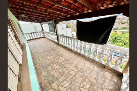 Casa à venda com 161m², 5 quartos e 6 vagas Casa à venda com 161m², 5 quartos e 6 vagasCobertura