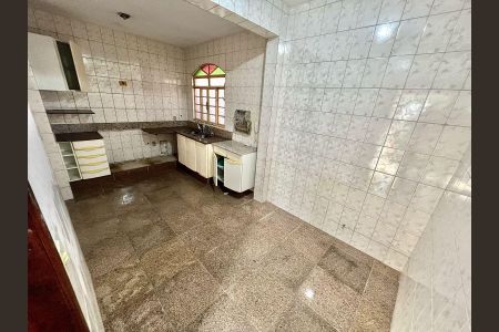 Casa à venda com 161m², 5 quartos e 6 vagas Casa à venda com 161m², 5 quartos e 6 vagasCozinha