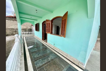 Casa à venda com 161m², 5 quartos e 6 vagas Casa à venda com 161m², 5 quartos e 6 vagasVaranda