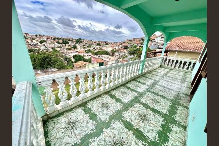 Casa à venda com 161m², 5 quartos e 6 vagas Casa à venda com 161m², 5 quartos e 6 vagasVaranda da Suíte