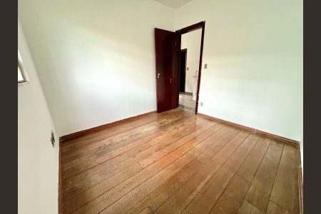 Casa à venda com 161m², 5 quartos e 6 vagas Casa à venda com 161m², 5 quartos e 6 vagasQuarto 2