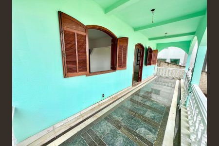 Casa à venda com 161m², 5 quartos e 6 vagas Casa à venda com 161m², 5 quartos e 6 vagasVaranda