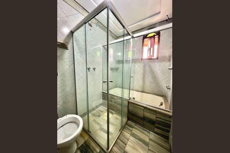 Casa à venda com 161m², 5 quartos e 6 vagas Casa à venda com 161m², 5 quartos e 6 vagasBanheiro da Suíte