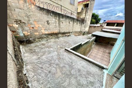 Casa à venda com 161m², 5 quartos e 6 vagas Casa à venda com 161m², 5 quartos e 6 vagasÁrea Externa Fundos