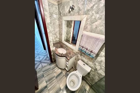 Casa à venda com 161m², 5 quartos e 6 vagas Casa à venda com 161m², 5 quartos e 6 vagasBanheiro social 1