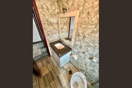 Casa à venda com 161m², 5 quartos e 6 vagas Casa à venda com 161m², 5 quartos e 6 vagasBanheiro social 2