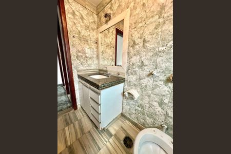 Casa à venda com 161m², 5 quartos e 6 vagas Casa à venda com 161m², 5 quartos e 6 vagasBanheiro social 2